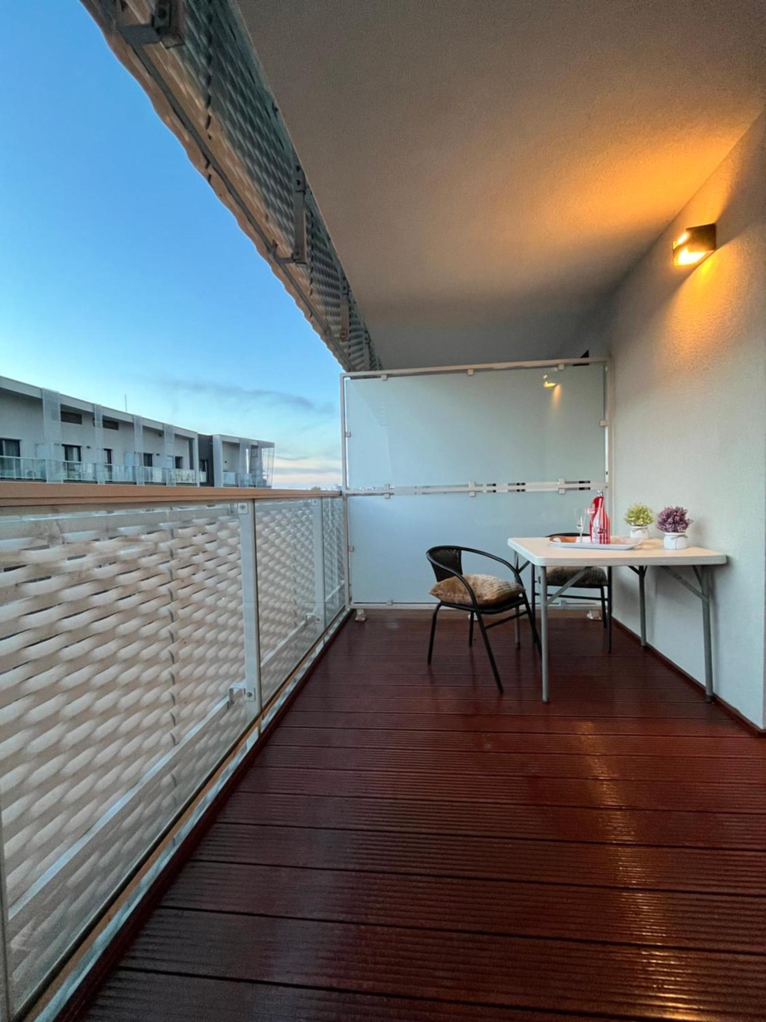Family House By The River Odra -Panoramic Terrace - 3Room Apartment With 2 Separate Bedrooms And 2 Balconies By Wroapart-Pl- Perfect For Family & Business Stays Breslávia Exterior foto